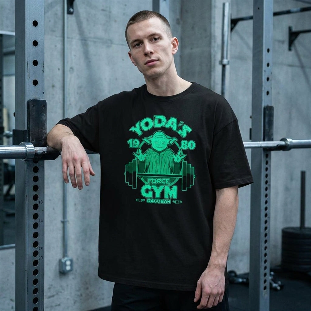 Hombre en playera oversize Gymbros