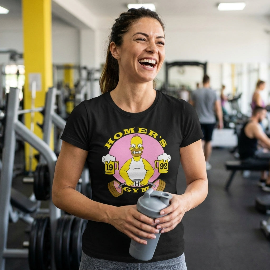 Mujer riendo en playera Homer Simpson gym Gymbros