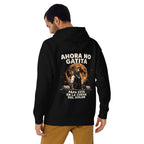 Hoodie Ahora No Gatita Papá Está En La Cueva Del Dolor - Modelo masculino espalda 2