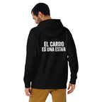 Hoodie El Cardio Es Una Estafa - Modelo masculino espalda 2