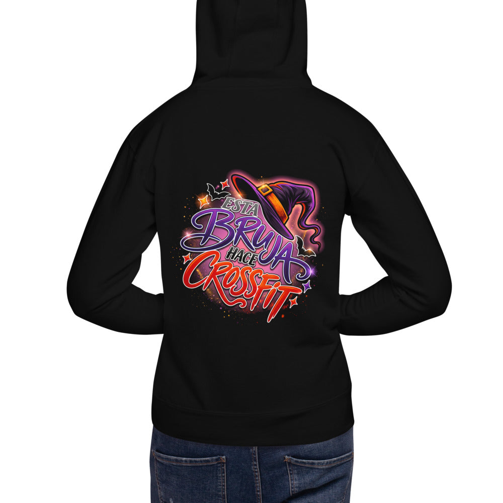 Hoodie Esta Bruja Hace Crossfit - Modelo masculino espalda