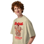 Oversize Stronger Than Your Demons Devil Girl Barbell - Modelo masculino lateral