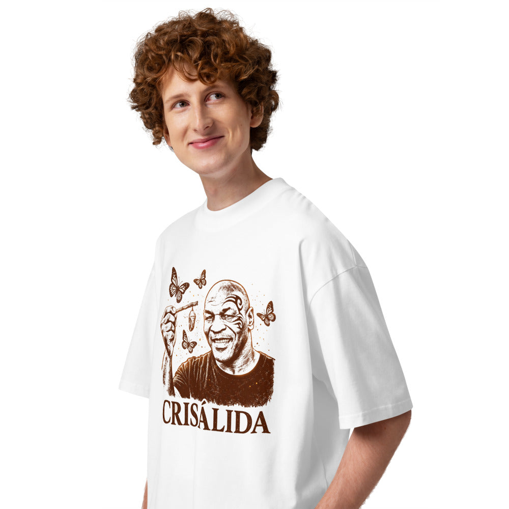 Oversize Crisálida Hombre Tatuaje Tribal Mariposas Sepia - Modelo masculino lateral
