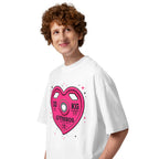 Oversize Strength With Purpose Pink Heart Plate - Modelo masculino lateral