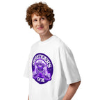 Oversize TMNT Shredder's Gym 1984 Purple Emblem - Modelo masculino lateral