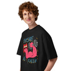 Oversize Chisme Al Fallo - Modelo masculino lateral