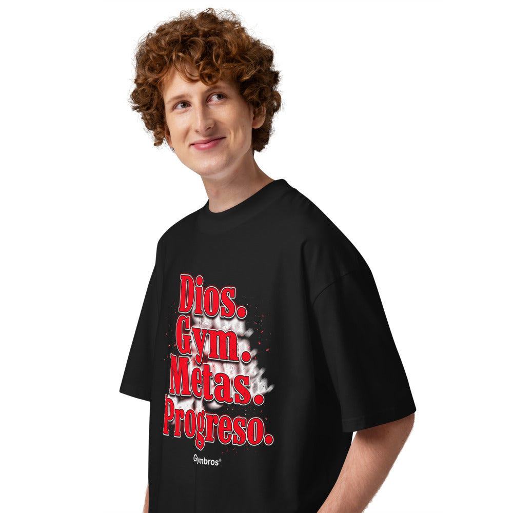 Oversize Dios Gym Metas Progreso Letras Rojas - Modelo masculino lateral