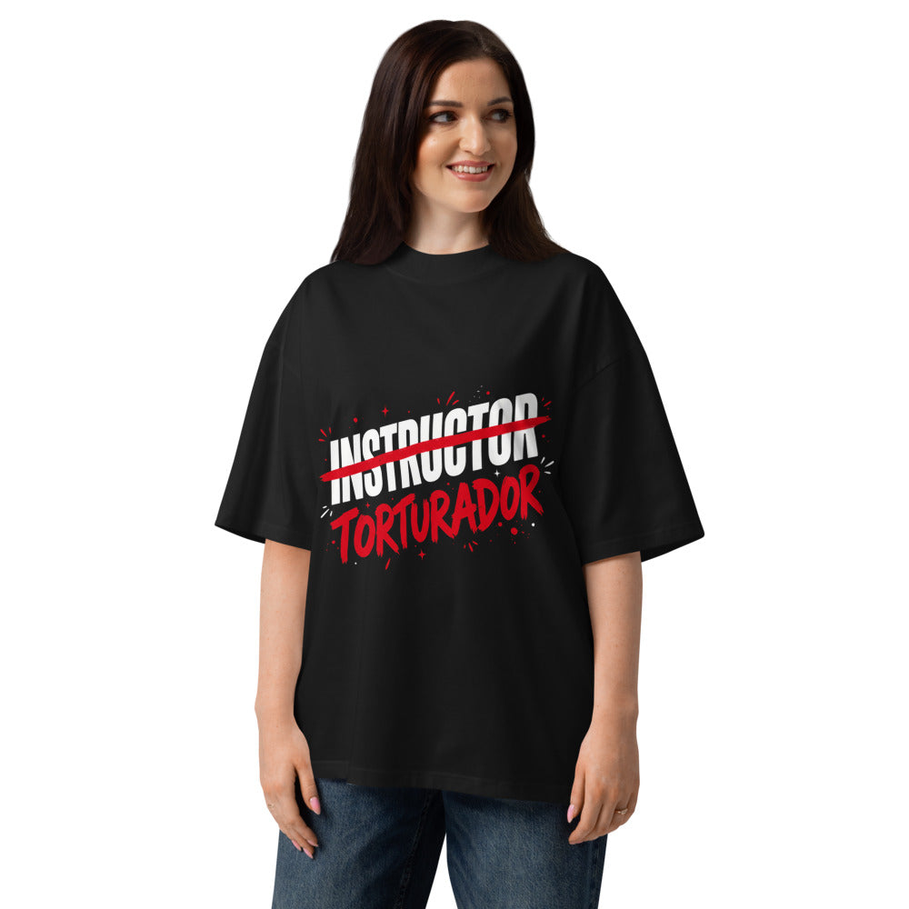 Oversize Instructor Torturador - Modelo femenina