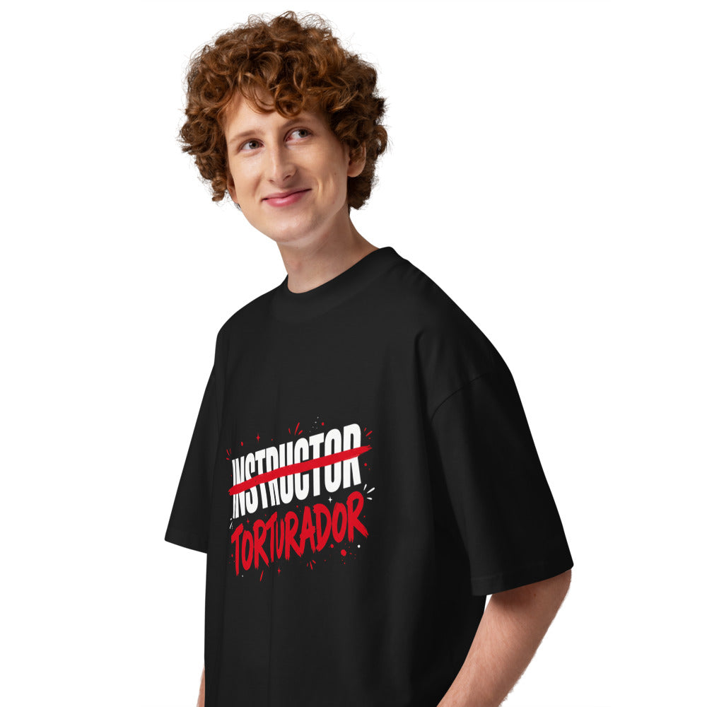 Oversize Instructor Torturador - Modelo masculino lateral