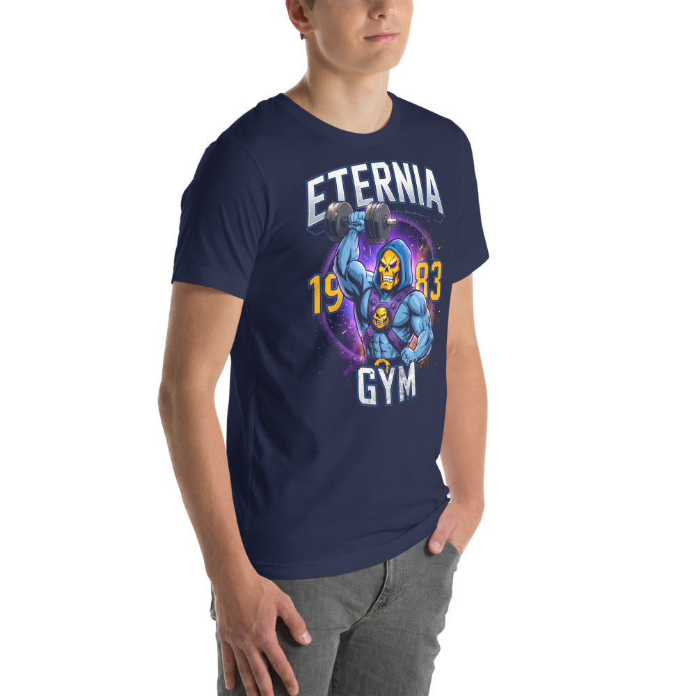 Playera Skeletor Eternia Gym 1983 Raised Dumbbell - Modelo masculino lateral