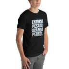 Playera Entrena Pesado Acaricia Perros - Modelo masculino lateral