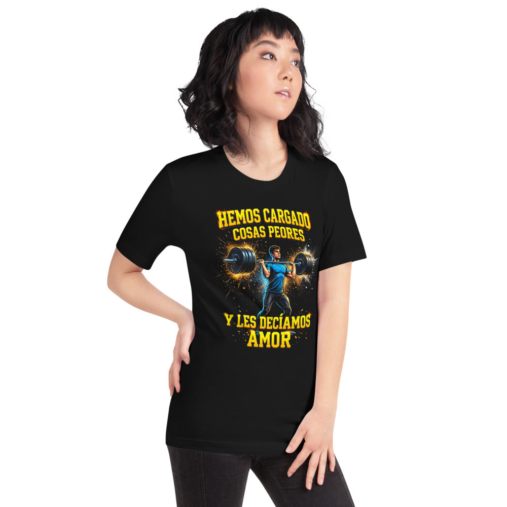 Playera Hemos Cargado Cosas Peores Y Les Decíamos Amor - Modelo femenina