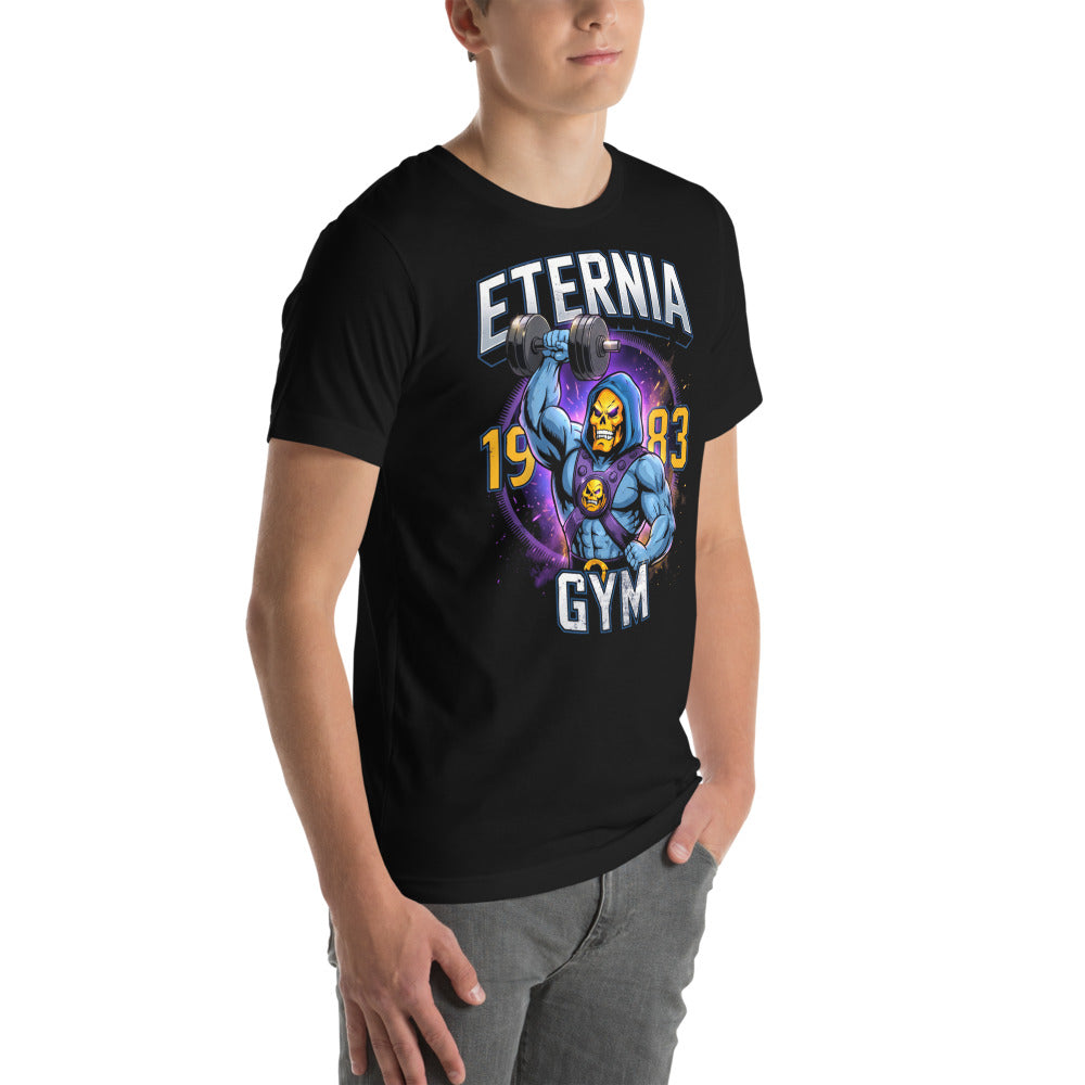 Playera Skeletor Eternia Gym 1983 Raised Dumbbell - Modelo masculino lateral