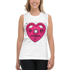 Sin Mangas Strength With Purpose Pink Heart Plate - Modelo femenina