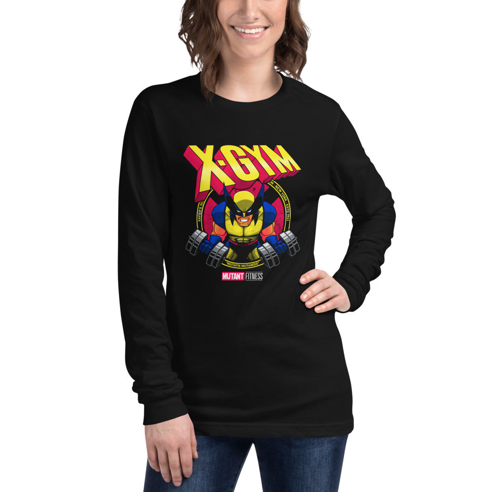 Claws Out Squad en playera de manga larga de gym Gymbros — modelo femenina usándola