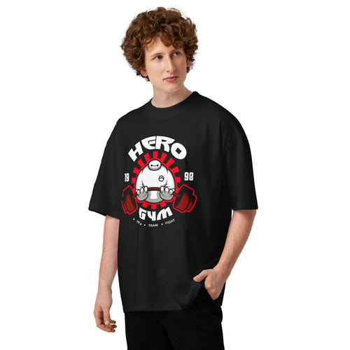 Baymax Hero Gym Big Hero 6 en playera oversize de gym Gymbros — en modelo masculino