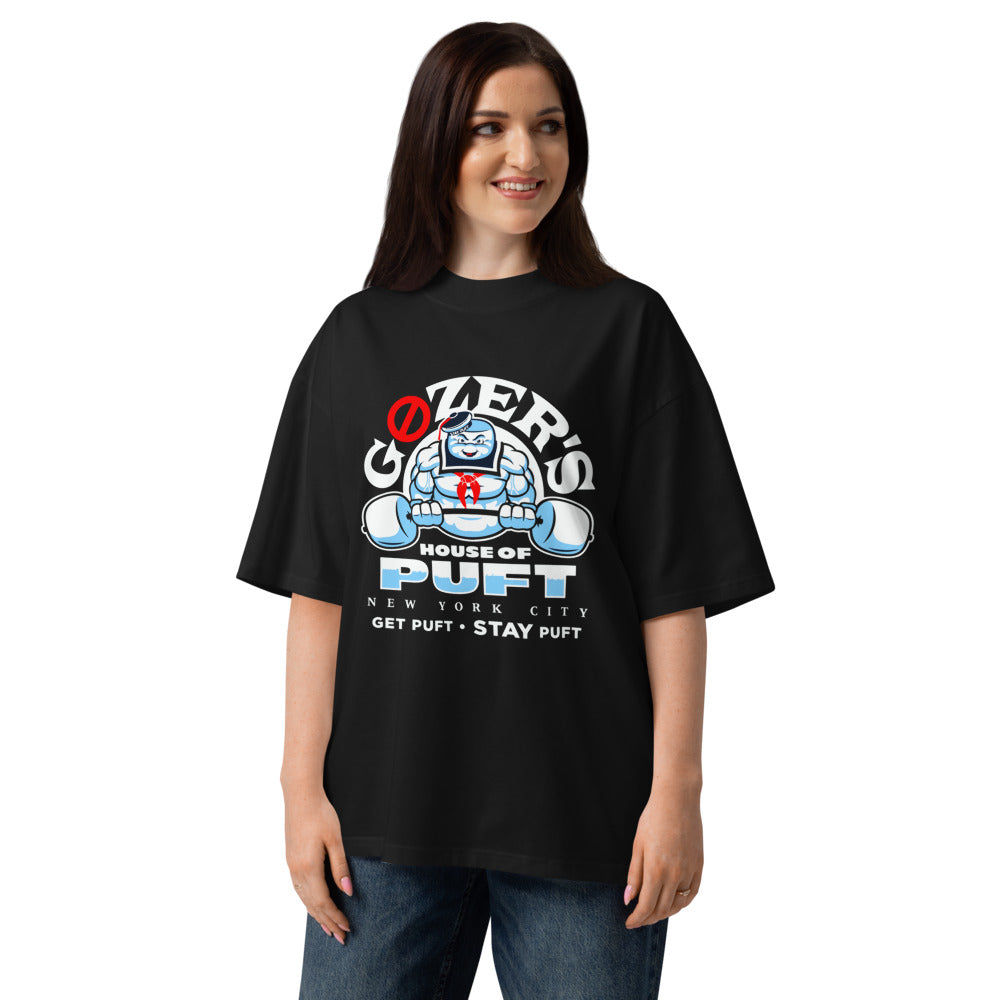 Ghostbusters Stay Puft Gozer Gym en playera oversize de gym Gymbros — en modelo femenina