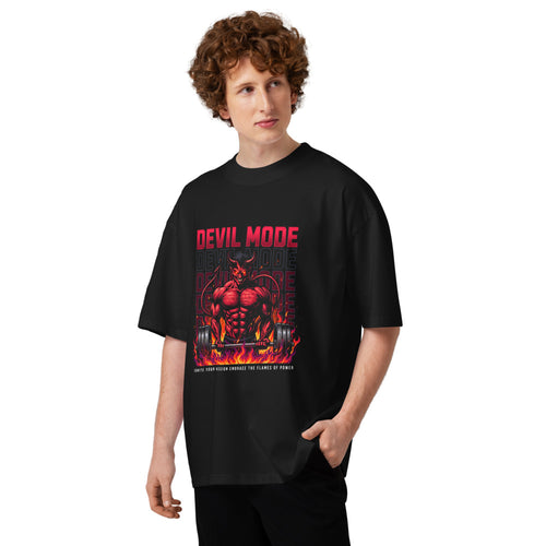 Devil Mode Gym Bodybuilder en playera oversize de gym Gymbros — en modelo masculino