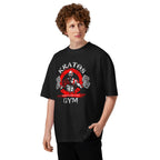 Kratos God Of War Gym Training en playera oversize de gym Gymbros — en modelo masculino