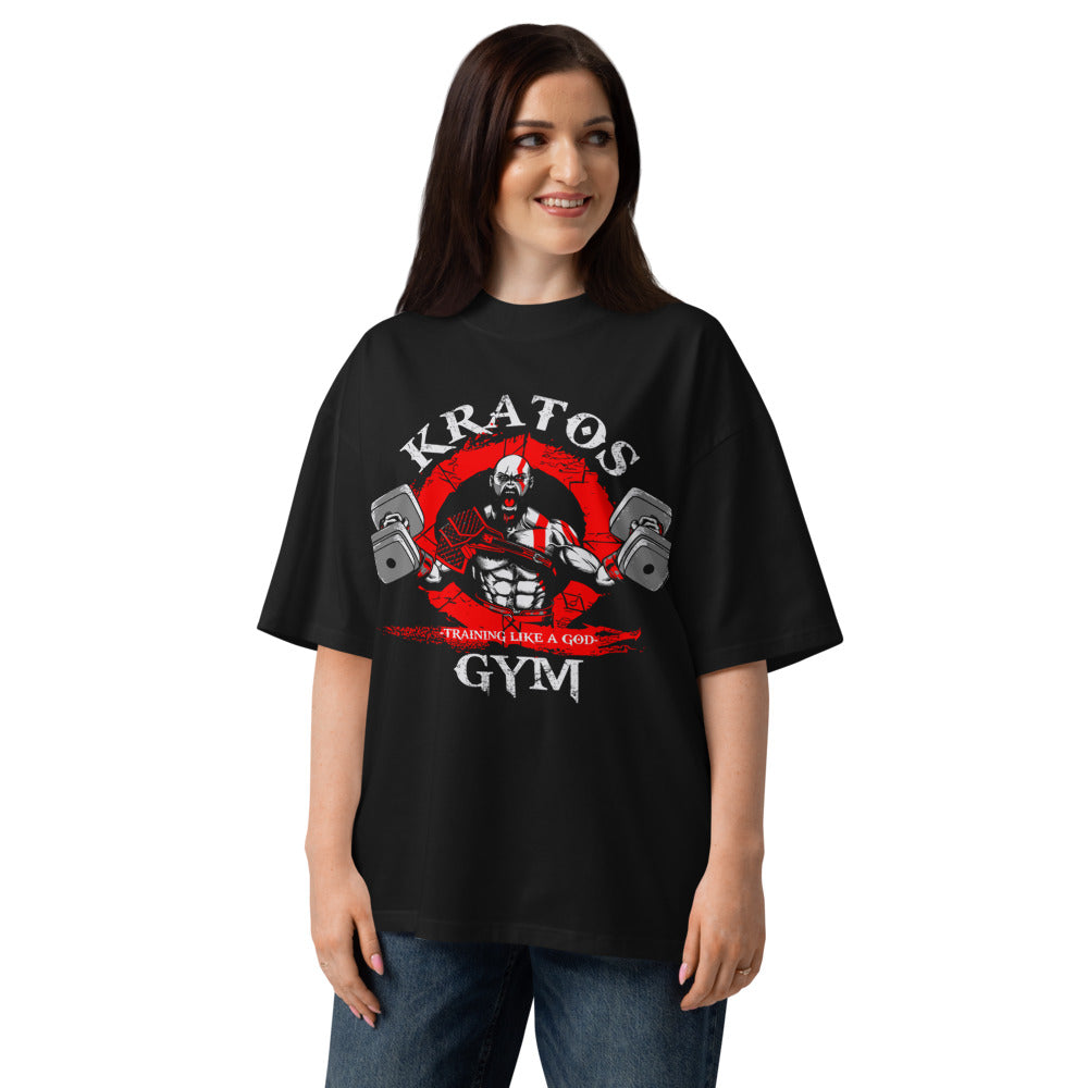 Kratos God Of War Gym Training en playera oversize de gym Gymbros — en modelo femenina