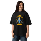 I Am Gym Legend en playera oversize de gym Gymbros — modelo femenina usándola
