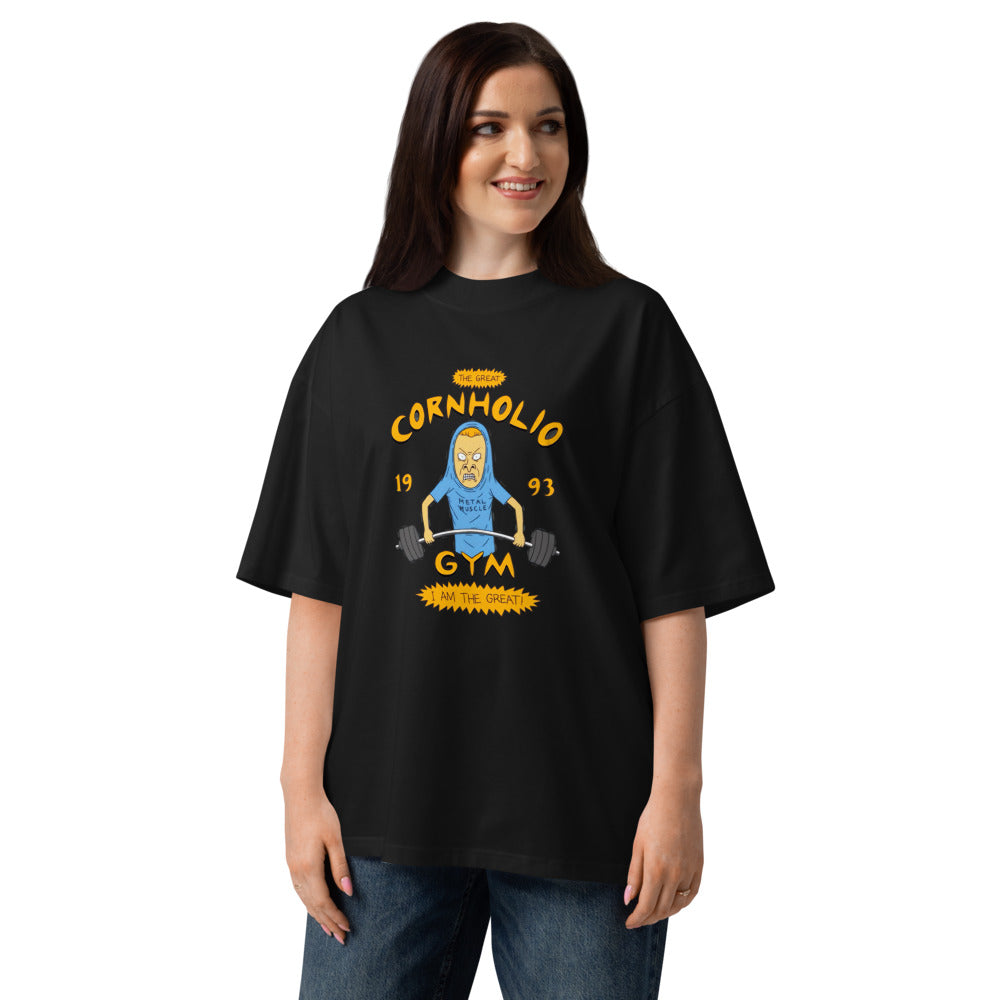 I Am Gym Legend en playera oversize de gym Gymbros — modelo femenina usándola