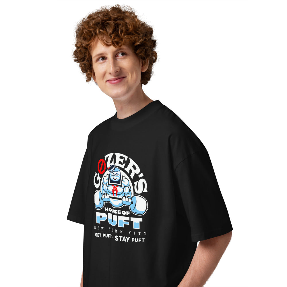 Ghostbusters Stay Puft Gozer Gym en playera oversize de gym Gymbros — en modelo masculino, lateral