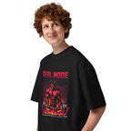 Devil Mode Gym Bodybuilder en playera oversize de gym Gymbros — en modelo masculino, lateral