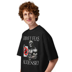 Gordas Y Feas Alejense Calaca en playera oversize de gym Gymbros — en modelo masculino, lateral