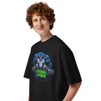 Venom Lethal Lifter Gym en playera oversize de gym Gymbros — en modelo masculino, lateral