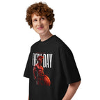 Spartan Strength en playera oversize de gym Gymbros — modelo masculino de lado