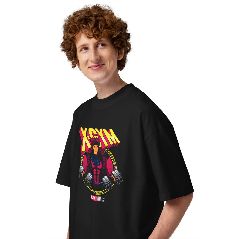 Card Trick Squad en playera oversize de gym Gymbros — modelo masculino de lado